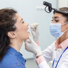 Oral Surgeon vs Endodontist – What are the differences?